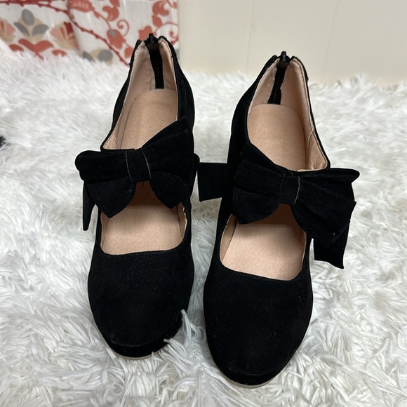 Women’s Bow Mary Jane’s Sz 37 - Picture 2 of 6